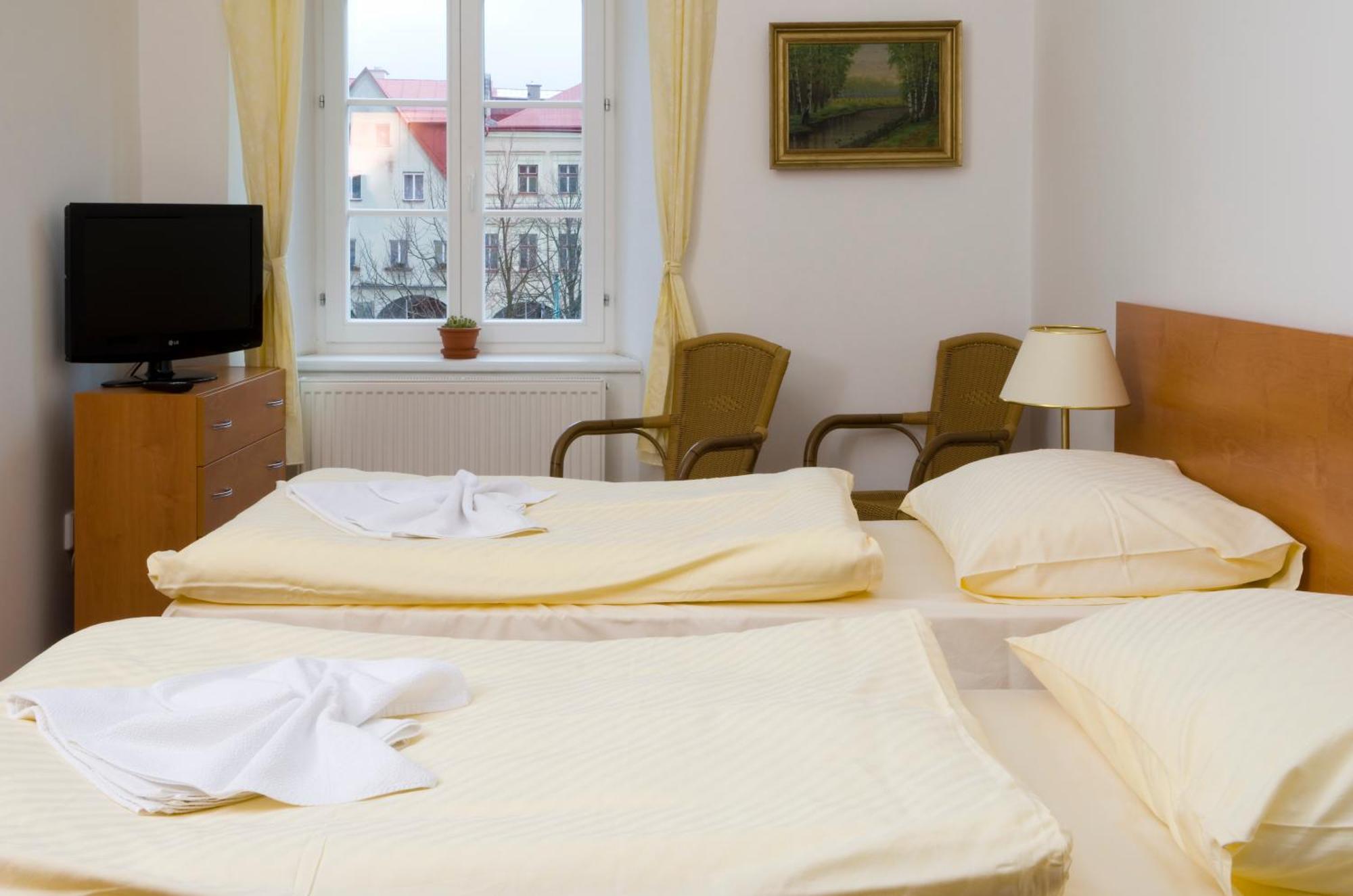 Mestsky Hotel Dorinka Hostinné Eksteriør bilde