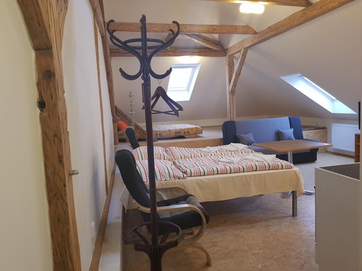 Mestsky Hotel Dorinka Hostinné Eksteriør bilde